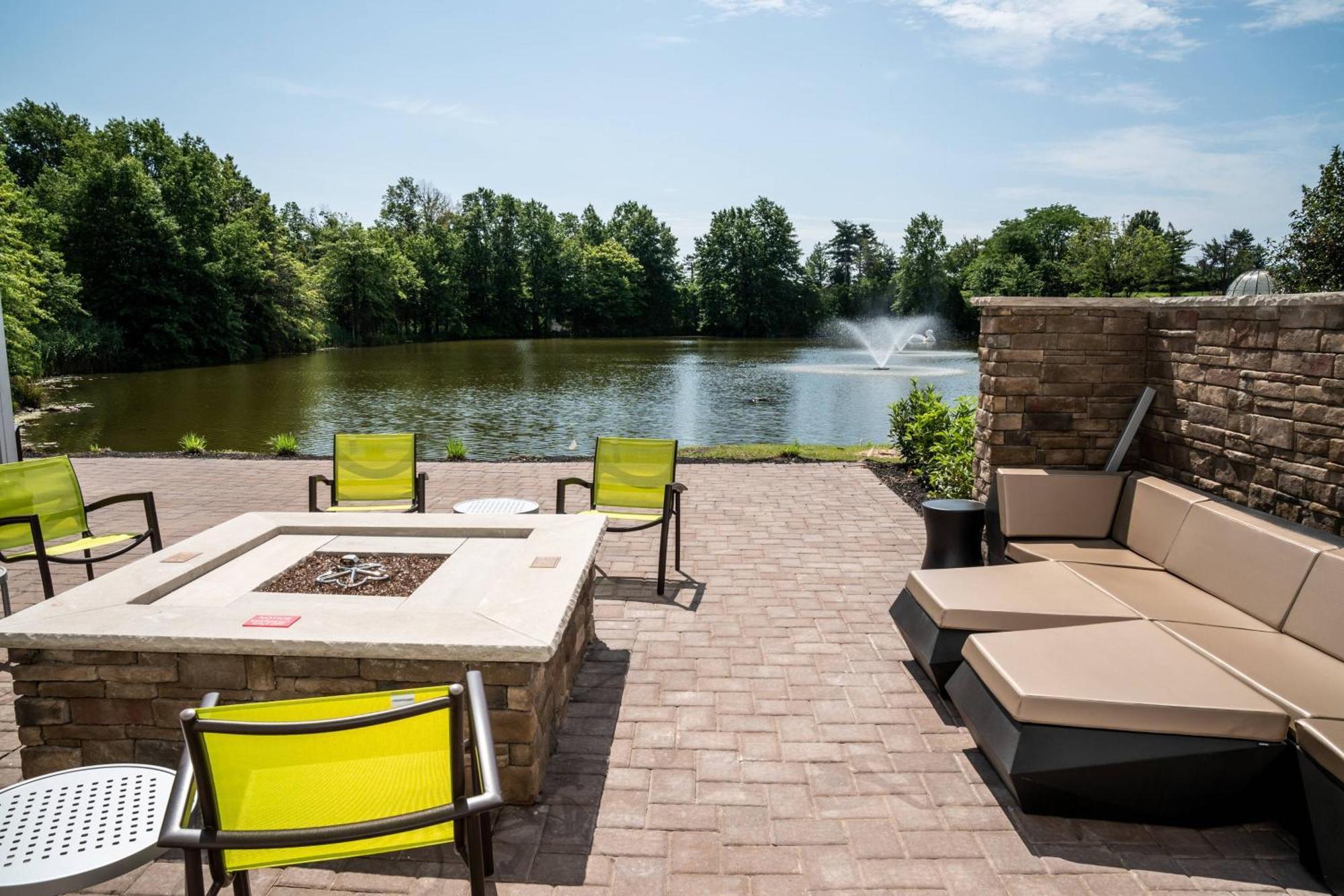 Springhill Suites By Marriott Woodbridge Eksteriør billede